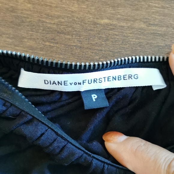 DVF sleeveless zipper collar top - Picture 2 of 7